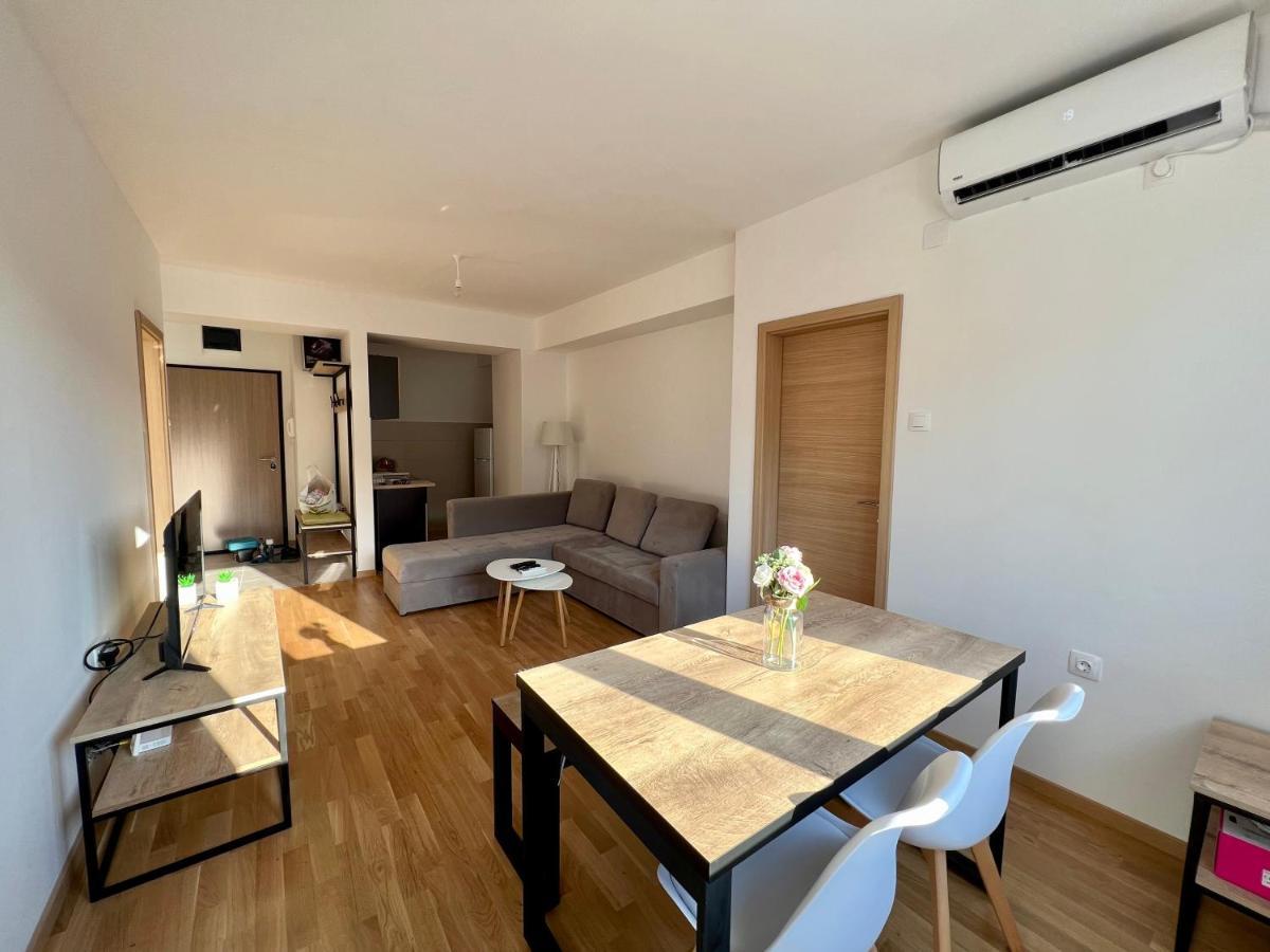 Sara'S Apartment Cozy And Close To Center With Private Parking Skopje Extérieur photo
