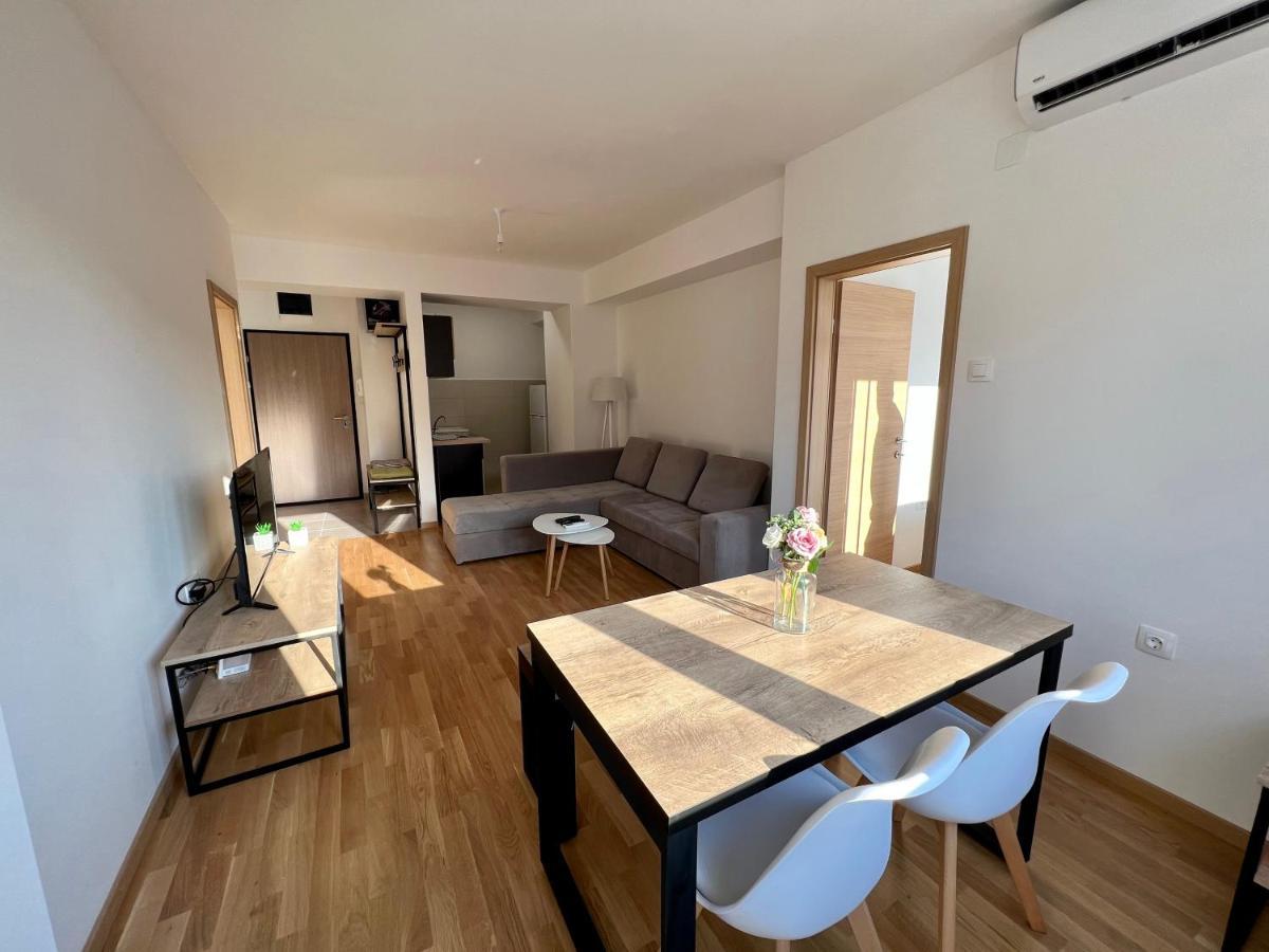 Sara'S Apartment Cozy And Close To Center With Private Parking Skopje Extérieur photo