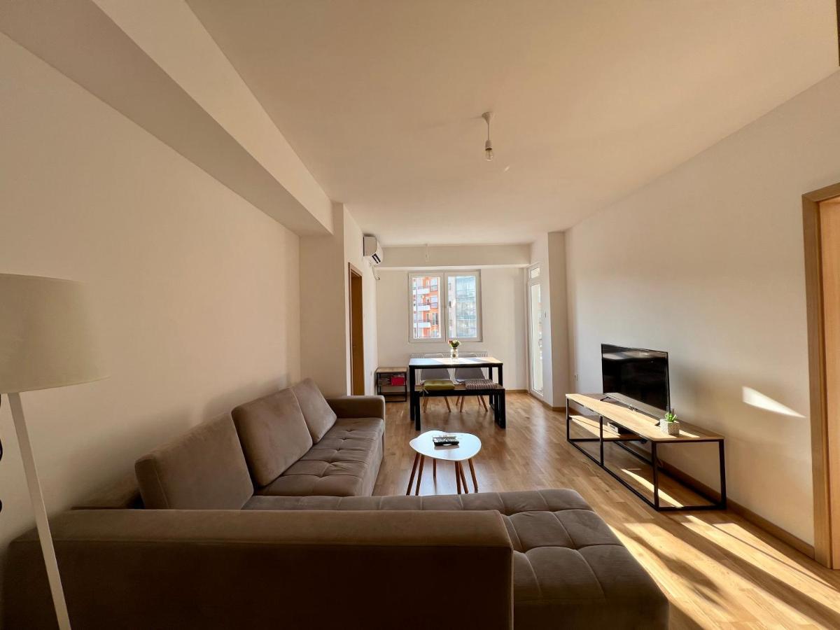 Sara'S Apartment Cozy And Close To Center With Private Parking Skopje Extérieur photo
